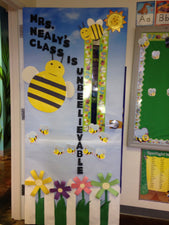 Bee-Themed Door Decoration for Spring or Summer